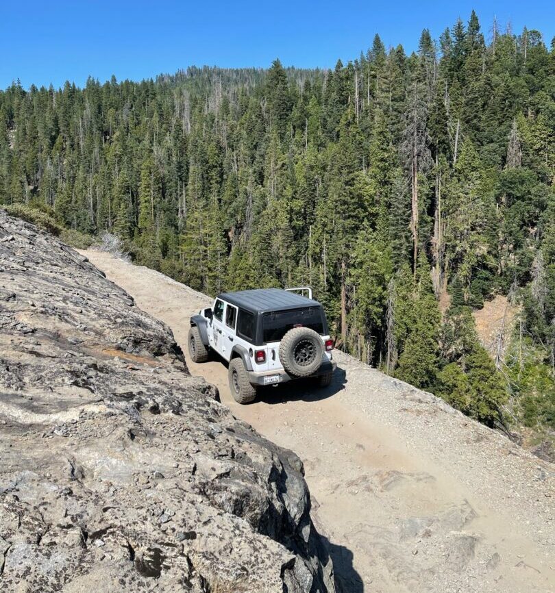 Off-road Jeep tour on cliff edge at Yosemite Adventure Company